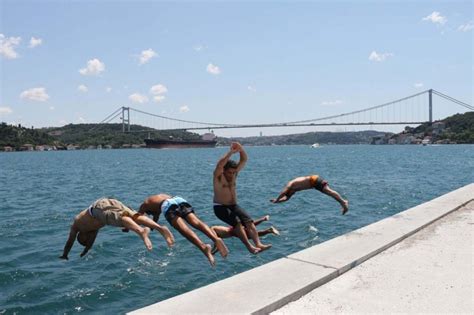 İ­s­t­a­n­b­u­l­ ­b­o­ş­a­l­d­ı­ ­s­a­h­i­l­l­e­r­ ­d­o­l­d­u­